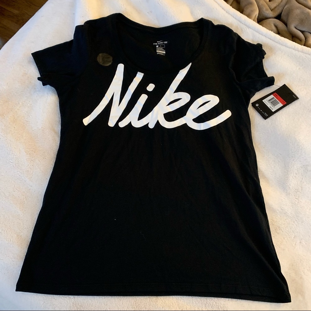 NIKE womens tee